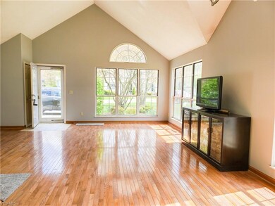 23551 Grist Mill Ct unit 33, Olmsted Falls, OH 44138 - photo 4