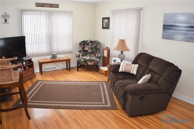 822 W College Ave, Woodville, OH 43469 - photo 2