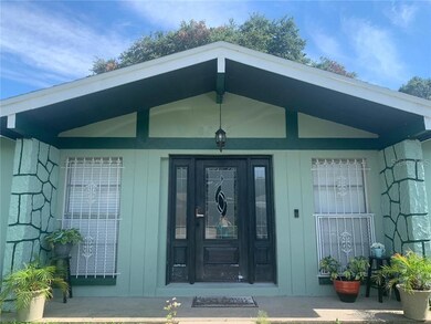 8615 Wood Ridge Rd, Tampa, FL 33619 - photo 2