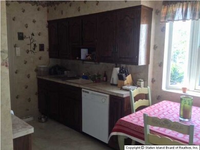 167 Raymond Place, Staten Island, NY 10310 - photo 4