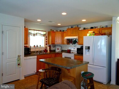 779 Bristol Dr, Greencastle, PA 17225 - photo 3