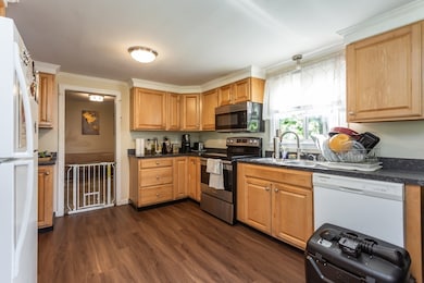 52 High St, East Weymouth, MA 02189 - photo 4