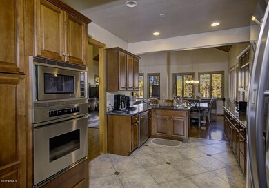 _D2X6874-Kitchen-MLS-