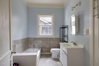 6-web-or-mls-1604 W University Ave-6