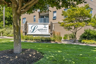 415 N Lake St unit 602, Port Washington, WI 53074 - photo 2