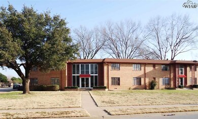3705 Southmoor Ln unit 2E, Wichita Falls, TX 76302 - photo 2