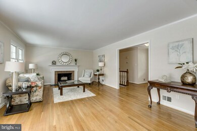 9202 Santayana Dr, Fairfax, VA 22031 - photo 4