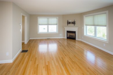 18 Daybreak Dr, Newmarket, NH 03857 - photo 5