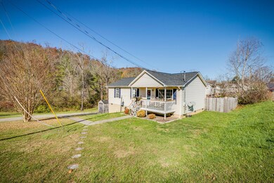 144 Hughes St, Johnson City, TN 37601 - photo 2