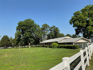 1011 W 126th St S, Jenks, OK 74037 - photo 2