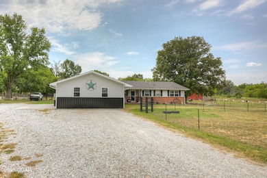 13691 Palm Rd, Neosho, MO 64850 - photo 2