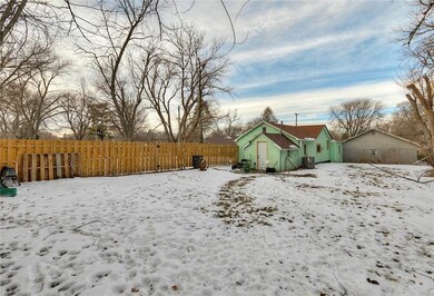 3941 42nd St, Des Moines, IA 50310 - photo 5