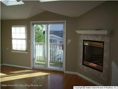 16 Sharrotts Rd, Staten Island, NY 10309 - photo 2