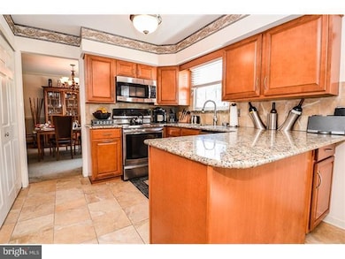 1112 Summit Ln, Oreland, PA 19075 - photo 5