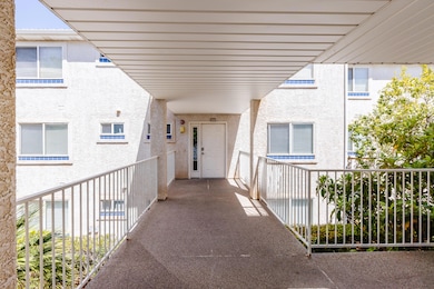 1845WCanyonViewDr-02