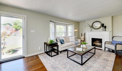 Living Room (2)