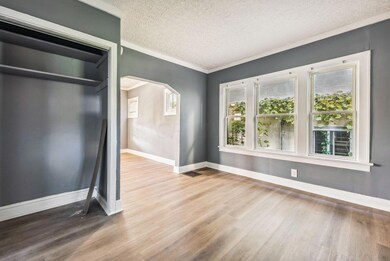 6-web-or-mls-1010-e-15th-ave