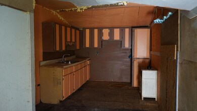 529 5th St, Chipley, FL 32428 - photo 3