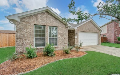 1023 Hamilton St, Alvin, TX 77511 - photo 3
