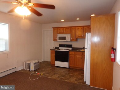 7 Walnut St unit 2, Pottstown, PA 19464 - photo 4