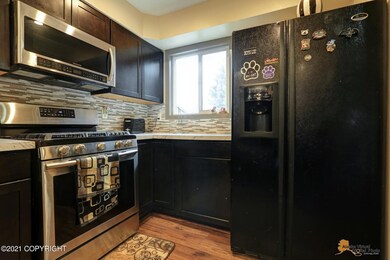 Kitchen w/Range Oven