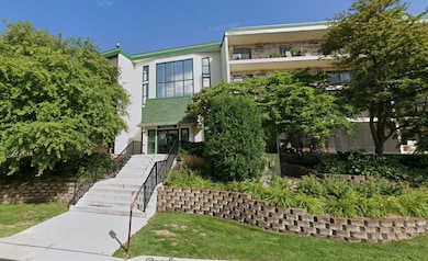 Plenty of guest parking!