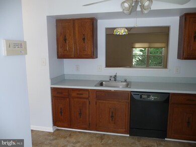 11533 Summer Oak Dr, Germantown, MD 20874 - photo 5