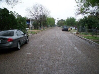 602 N Esperanza St, Pharr, TX 78577 - photo 3