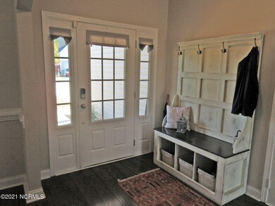 200 Wedgefield Cir - Foyer 2