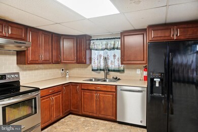 907 Rollins Ave, Capitol Heights, MD 20743 - photo 4