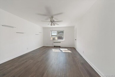 470 Tuckahoe Rd unit 4B, Yonkers, NY 10710 - photo 4