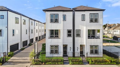 2708 Grand Fountains Dr unit C, Houston, TX 77054 - photo 2