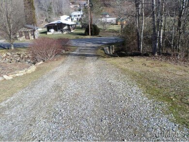 Shared Driveway to Hemphill Rd