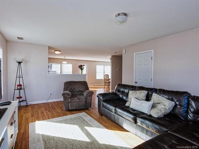 1420 Winter Dr, Statesville, NC 28677 - photo 4