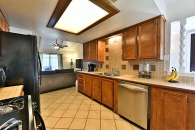 2206 Deerhurst Ln, Houston, TX 77088 - photo 7