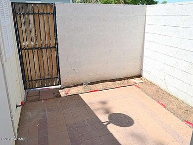 023-322978-back-patio-2
