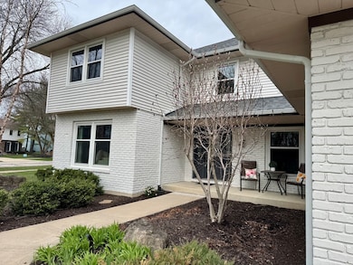 910 Appomattox Cir, Naperville, IL 60540 - photo 2