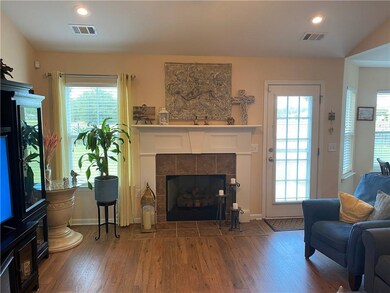 210 S Beckingham Dr, Brunswick, GA 31525 - photo 5