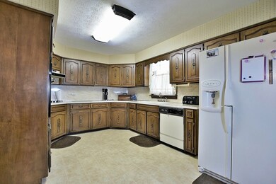 SPACIOUS KITCHEN