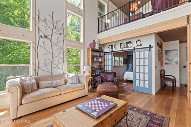 Inside-Spokane-Bob Worst-5