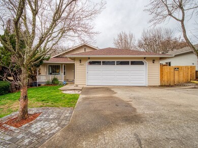 1524 NW Thompson Way, Grants Pass, OR 97526 - photo 3