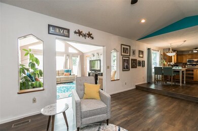 724 E Terrace Dr, Center Point, IA 52213 - photo 5