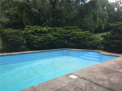 Swimming Pool/Hot Tub/Sauna. Pool just opened for 