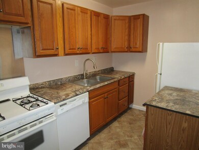 5534 Karen Elaine Dr unit 1745, New Carrollton, MD 20784 - photo 2