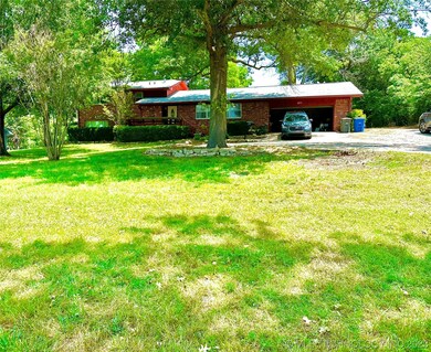 2 peaceful acres provides a nice buffer between th
