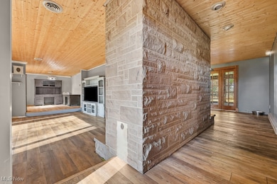 11087 Louisville St, Louisville, OH 44641 - photo 3