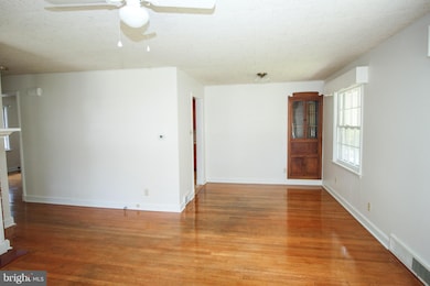 13505 Spriggs Rd, Hagerstown, MD 21742 - photo 7