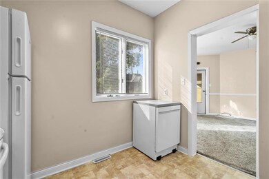 521 10th St NW, Cedar Rapids, IA 52405 - photo 4