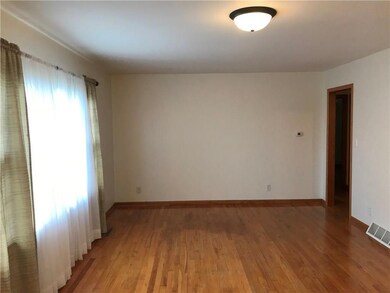 1106 N 5th Ave E, Newton, IA 50208 - photo 4