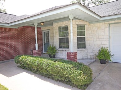 947 Mulberry Ln, Brazoria, TX 77422 - photo 2